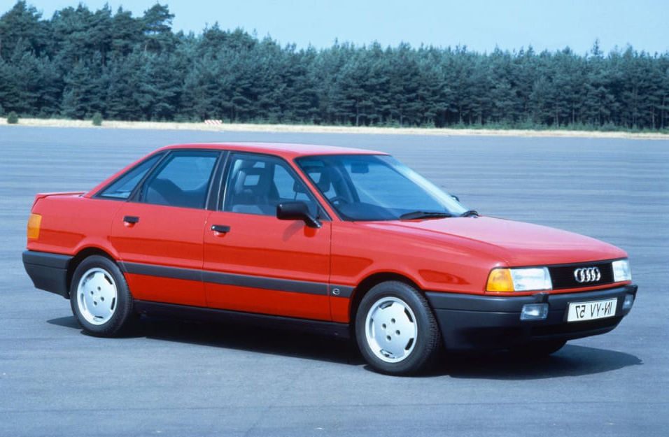 Замена аккумулятора Audi 80