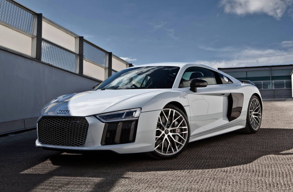 Замена аккумулятора Audi R8